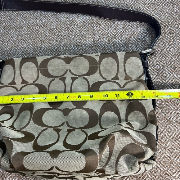 COACH TAN/BROWN HANDBAG WITH STRAP USED SOME WEAR ON BOTTOM OF FABRIC SEE PICS - Picture 10 of 15